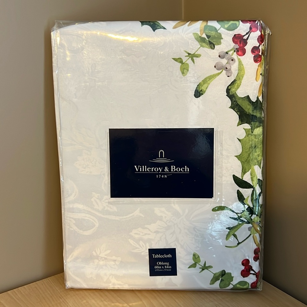 Perfect Holly Tablecloth by Villeroy & Boch 60”x84”